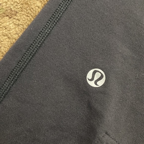 Lululemon Gather and Crown Crop - Picture 10 of 10